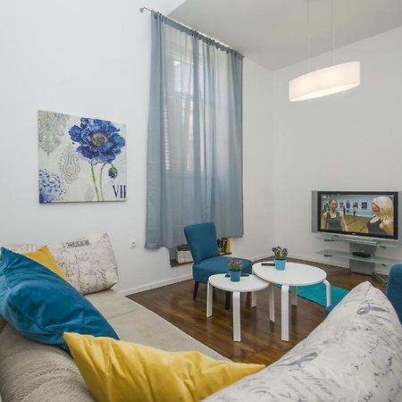Apartment With Garden And Free Parking Pula Extérieur photo