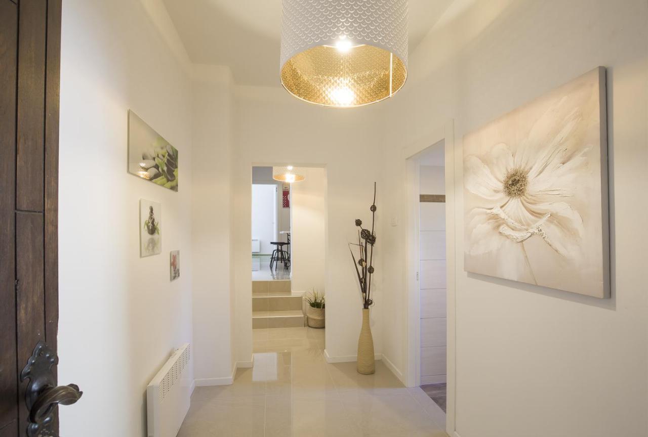 Apartment With Garden And Free Parking Pula Extérieur photo