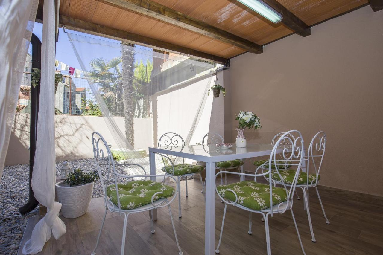 Apartment With Garden And Free Parking Pula Extérieur photo